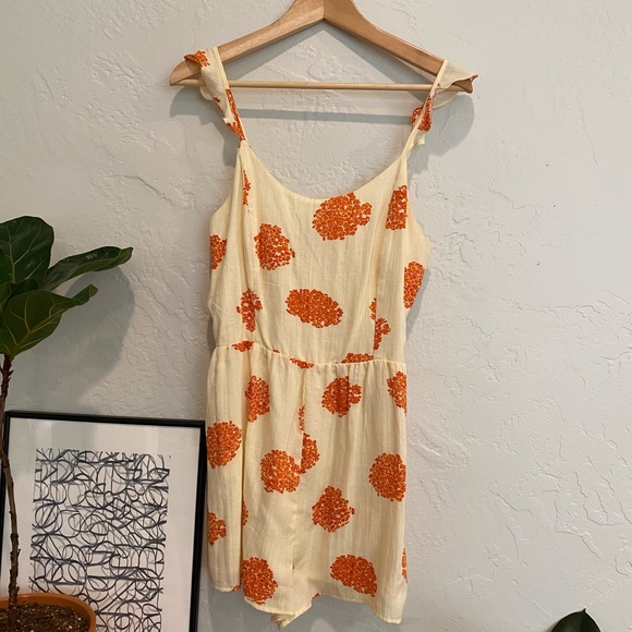 Linen-Feel Yellow Floral Romper - Picture 2 of 8